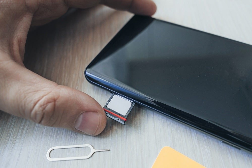 Remove the SIM Card or SD Card from the tray | 