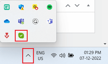 Click on the arrow icon from the taskbar to open up the System Tray and see the minimized Skype window icon | Skype screen view options
